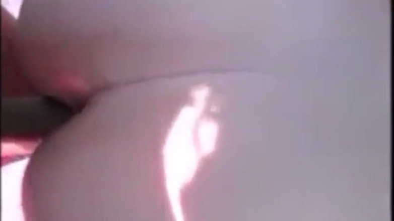 Fat House Wife: Madrastra de coño afeitado caliente toma una polla enorme afuera...