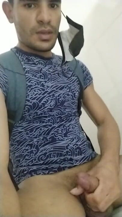 trebol_Jess: Giovane gay latino in bagno