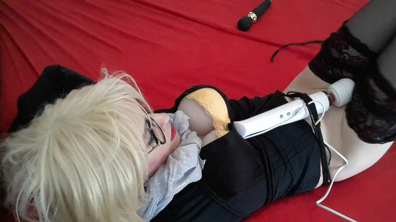 TV_Helena: Trans legata con il sex-toy deve venire