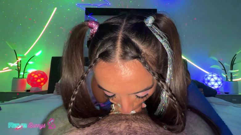 Rave Bunnys: Sasha Tatcha recebe uma buceta profunda martelando por trás!