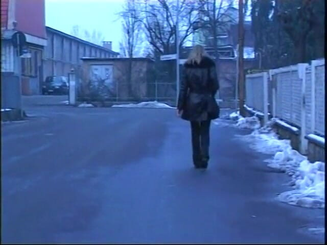 Lucky Perverts: Blonde slut gets dp pounded in threesome