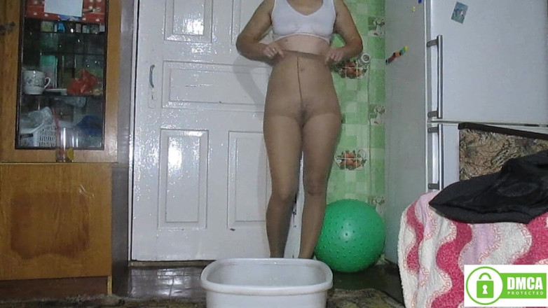 The best one: Wearing pantyhose to pee in them