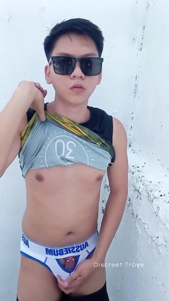 Troye_AsianPinoy: Pemain bola kerbak pinoy yang kacak melancap selepas permainannya, Pinoy...