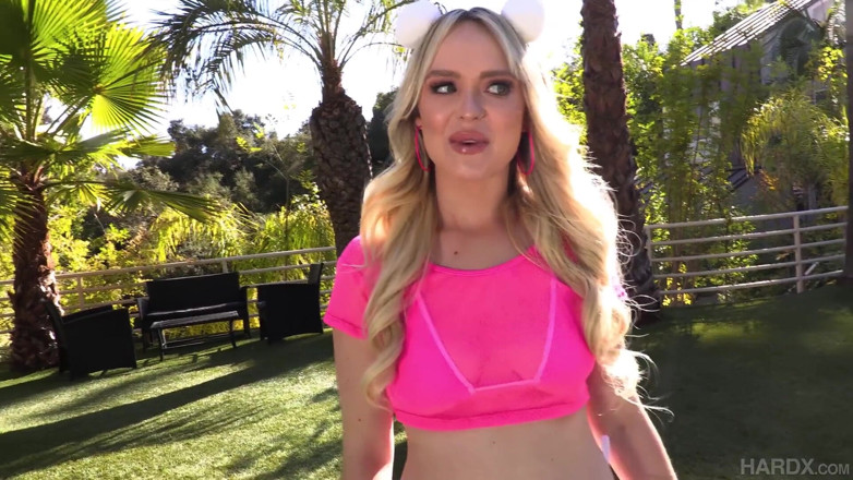 Hard X: Hardx - memek lilly bell si cantik alami dicrot di dalam
