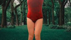 Kitty_Cross: 穿着漂亮衣服的热辣红色户外视频，我独自在公园里，但被抓到很兴奋