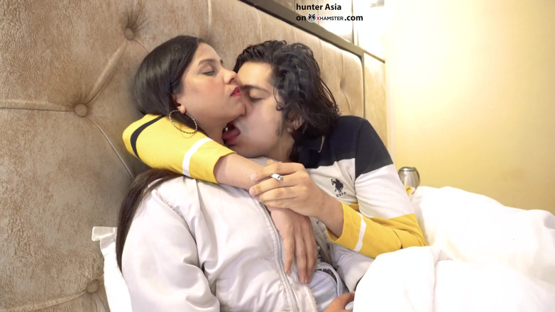 hunter Asia: paraayi larki ko apne bedroom men laakar uski choot chodi