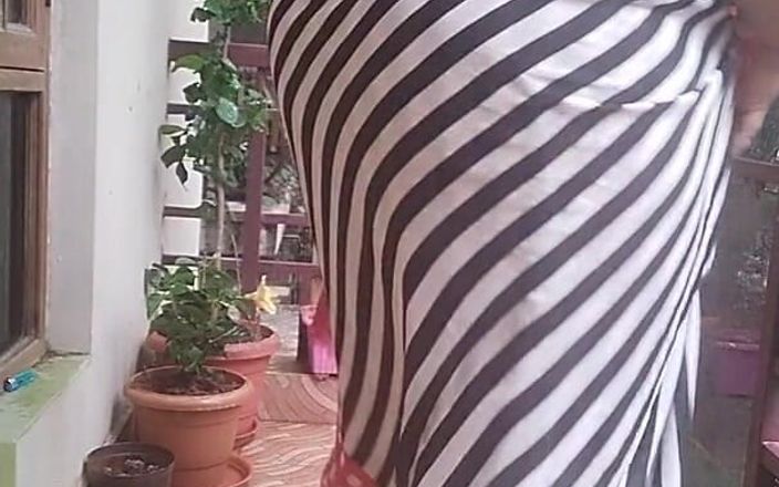 Navya hot: My Dare Ass Show Outside