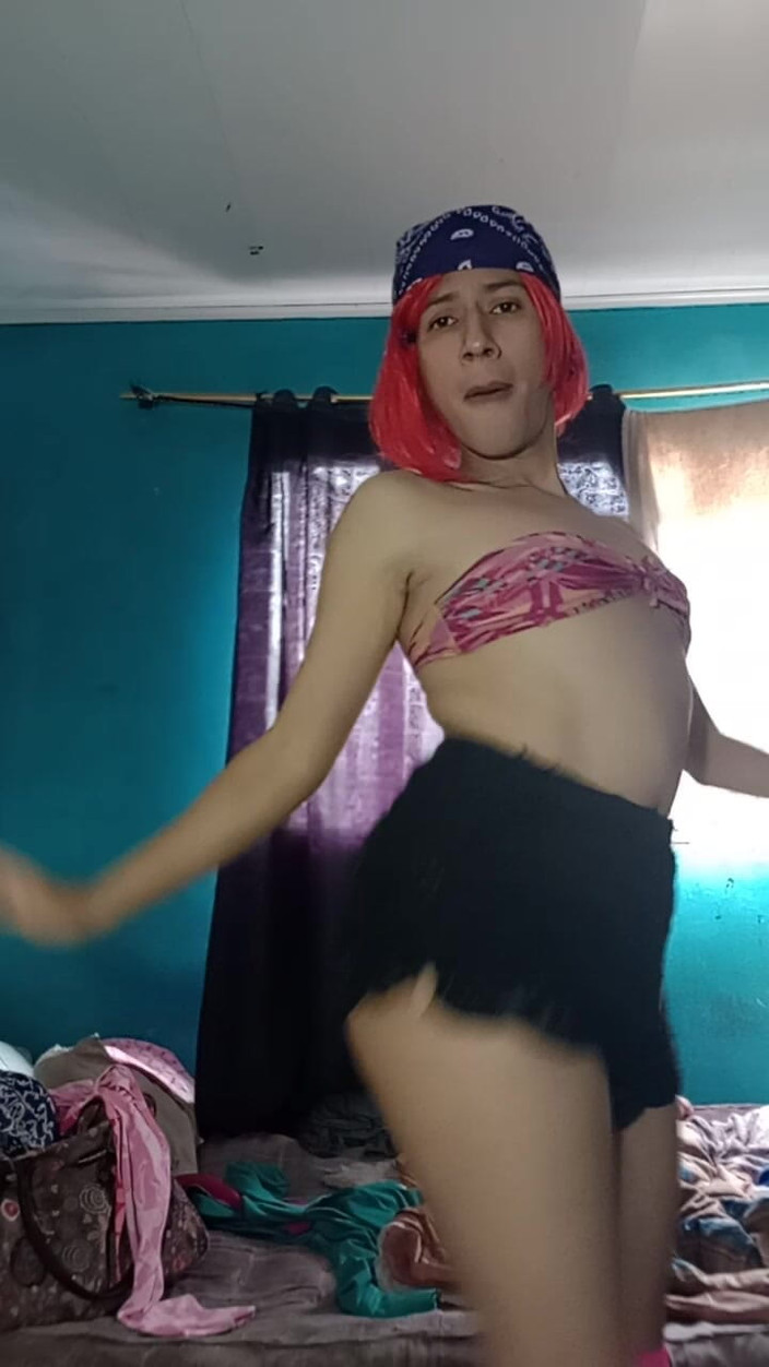 Femboy from Colombia: Hüften und gute bewegungen