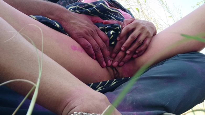 seema: Holi с индийской сводной сестрой и трахается