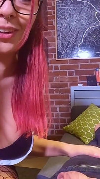 Ele é estranho, um desastre com mulheres. Esta é a primeira sessão em que eu tento ajudá-lo com sua incapacidade embaraçosa