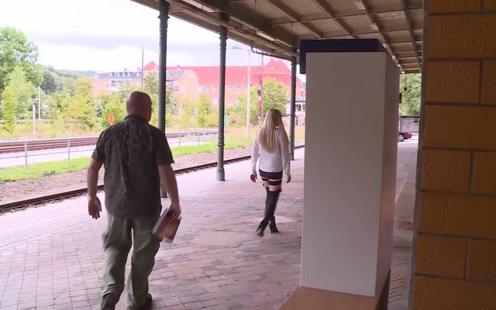 German Porn: Sta cercando un lavoro come attrice porno e viene messa...