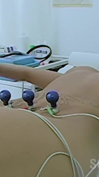 Pizda Kara se pișă și se fute în cabinetul doctorului