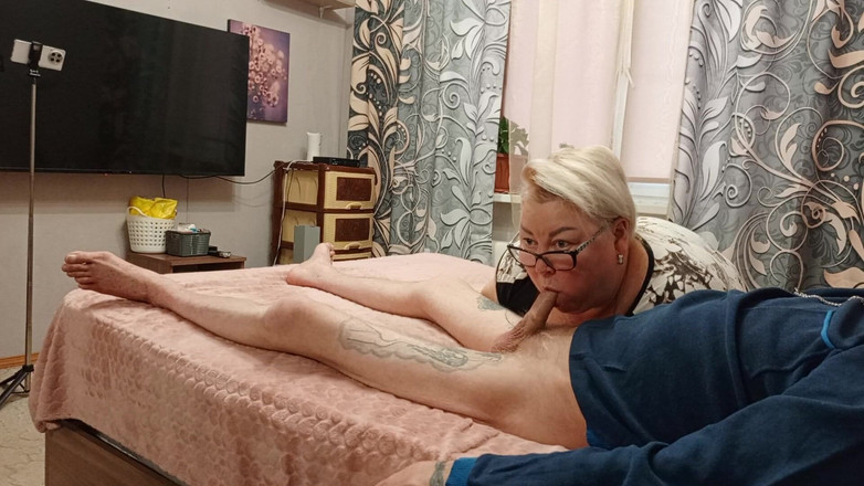 Zona901: 隣人が深いフェラの後、ほとんど精液を飲み干せませんでした