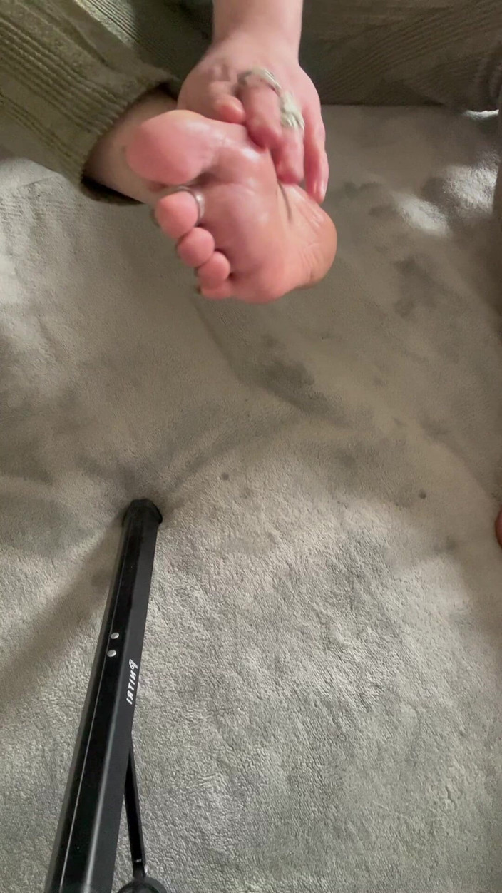 Maitresse Clara: 在我美丽的双脚前，8分钟纯粹的幸福