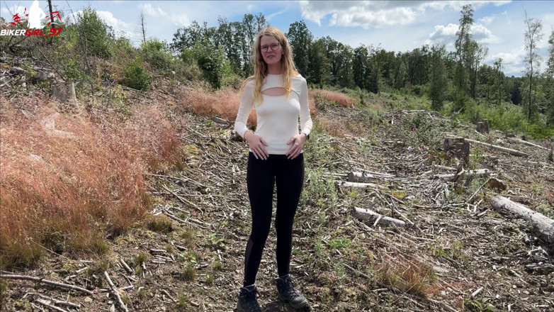 Bikergirl_97: Outdoor Pissing During a Hike with a Great View!