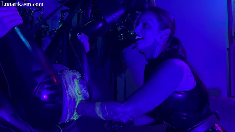 Mistress Lunatika: Punho de neon, amante Lunatika