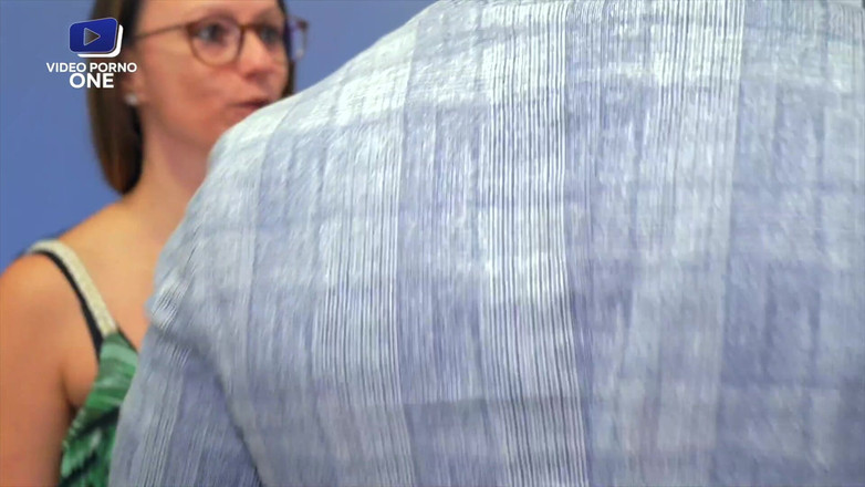 Video Porno One: Jest pieprzona przez innego na oczach swojego rogacza męża!