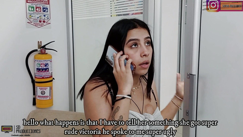 Vayolet: Латина з великою дупою любить трахати її пизду - порно іспанською