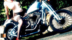 Bravo Models Media: Amelia de Luxe - bicicletas e gatas na tv em vídeos...