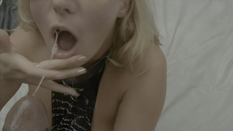Inhonorof porn: Young Slut Takes a Big Cock in the Bathroom