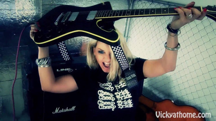 Vicky Vette: A cheap trick! Amazing milf Vicky Vette rocks a hard...