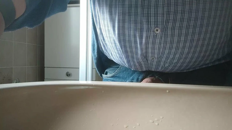 Karlchengeil: Pissing During Vacancy Compilation