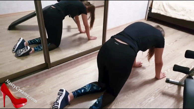 Nasty Creamy: Fitness holka s velkým zadkem saje a tvrdě zezadu při...