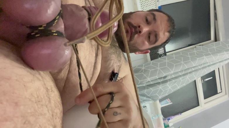 Shaun Cbt: Esclavitud de polla y pezón en el baño con corrida...