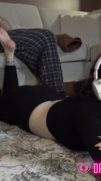 Náhodné footjob Belly - (dreamgirls v ponožkách)