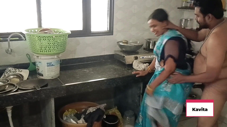 Kavita _zawazawi: India Kavita mucama folla con dueño de casa Tatya en...