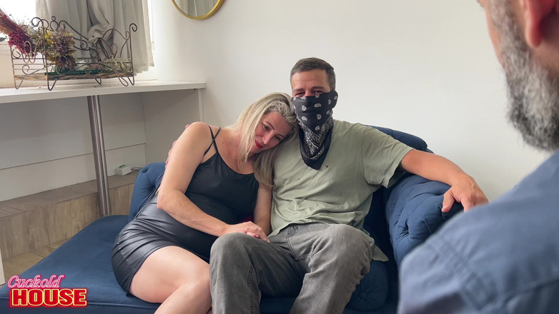 CuckoldHouse: Elle avait une condition pour coucher avec les amis de...