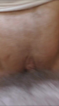 En primer plano - corrida y preñada con juego de tetas y mamada