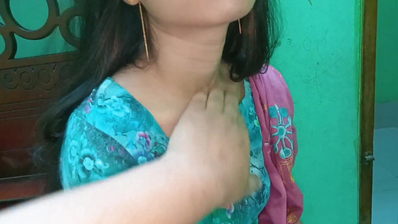 Riya Chowdhury: Sexo com menina nas proximidades