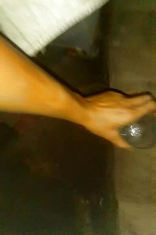 Gangbang straight: Čůrání do sklenice na pití pro sex