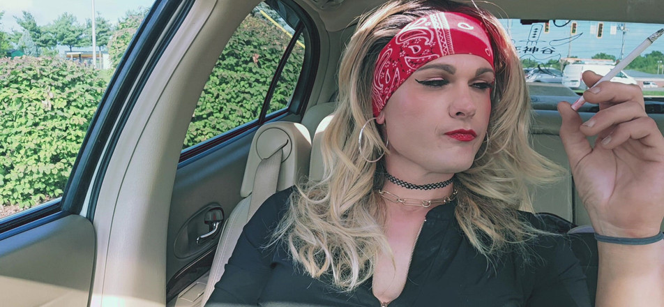 Darkfetish2k: Le ragazze di kylie che fumano fetish in auto giocano