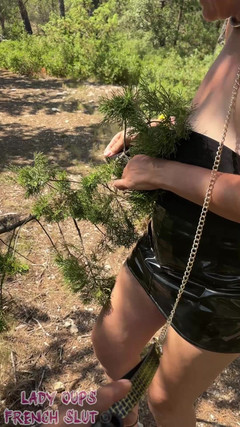 Lady Oups: Tenuta Al Guinzaglio in Una Micro Gonna Di Lattice Con...