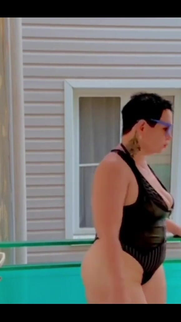 Stretching in Leather Body (Karmen MILF)