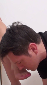 Sexy leštěné nehty na prstech pro sání