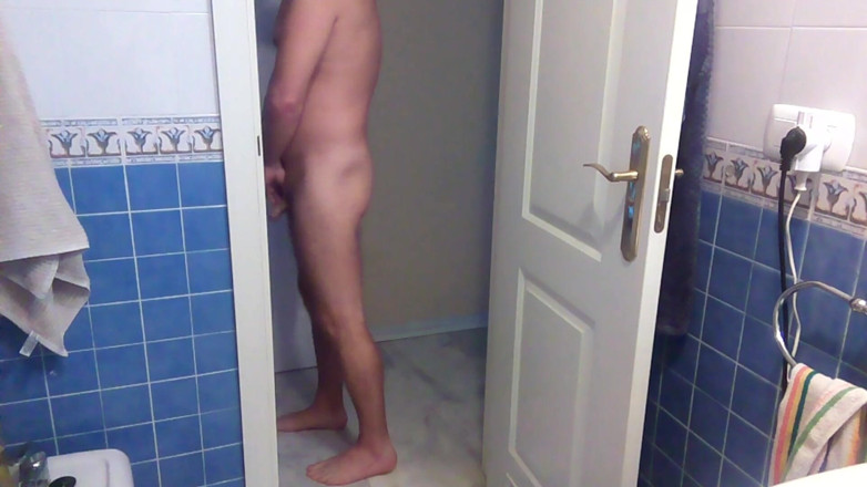 Sex hub male: John está mijando tudo na pia do banheiro