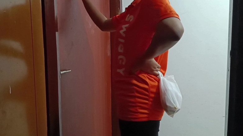 Priya ki Papa: Gadis pengantar barang yang haus nggak berhenti