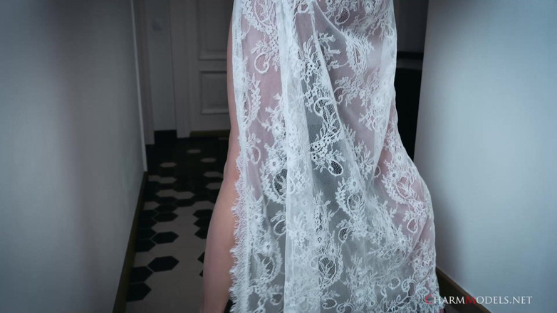 CharmModels: Josie như thiên thần da trắng với bộ ngực trần...