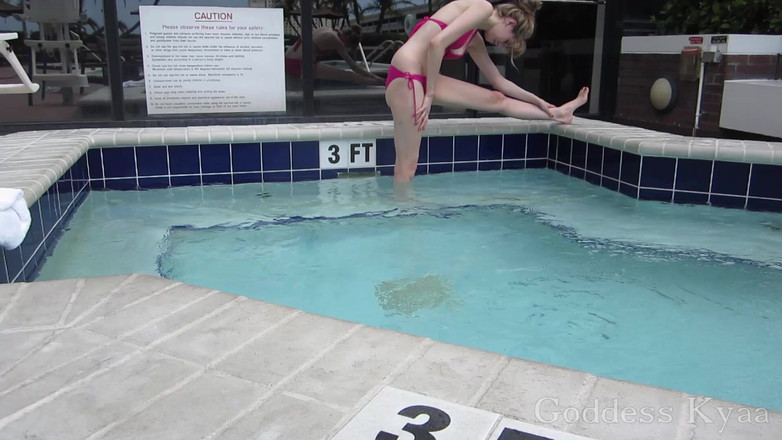 Kyaa Chimera: Богиня бікіні ігнорує