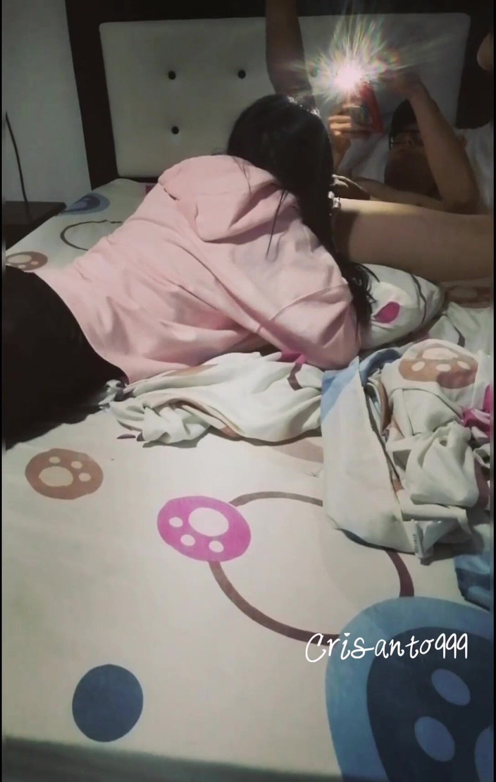 Crisanto999: क्या तुम मेरी प्रेमिका बनना चाहती हो