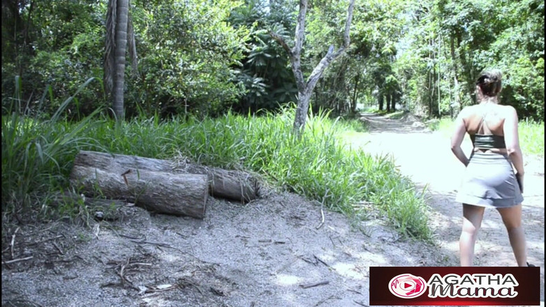 Agatha Mama: 阿加莎锻炼后吸吮着一场壮观的射精