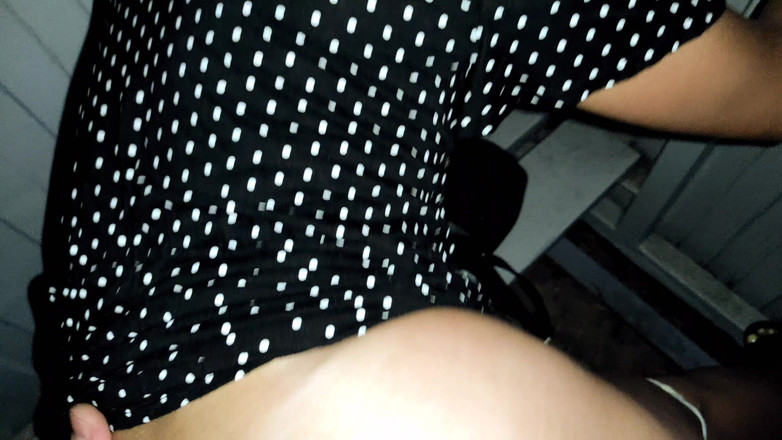 S-Wife Katy: Si comel yang teka-teki sedang menunggu kereta api, dan mendapat...