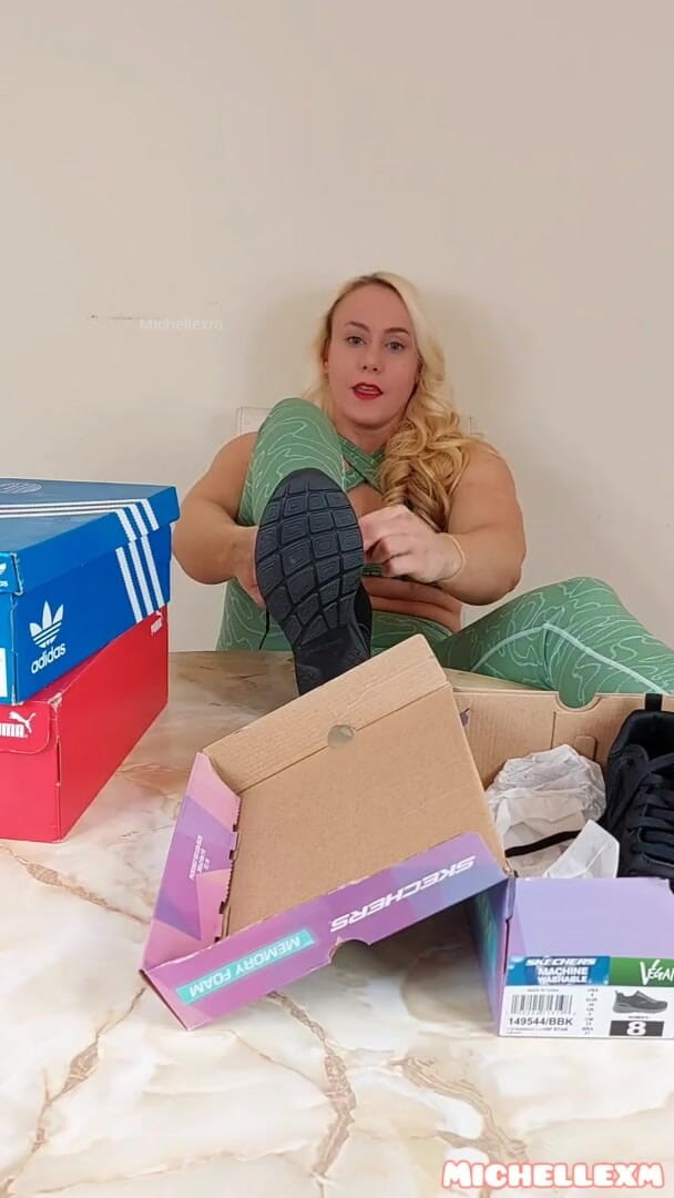 Michellexm: Sexy blondýna tenisky zkouší