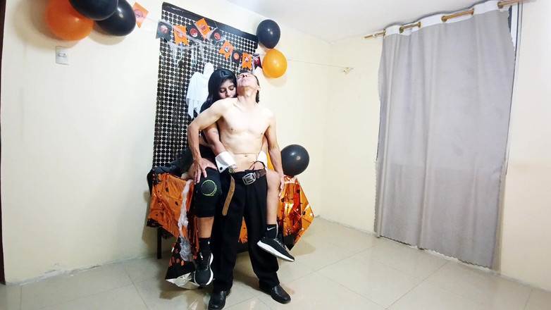 Lady: Bela madrasta peituda e rabuda fode seu enteado no Halloween