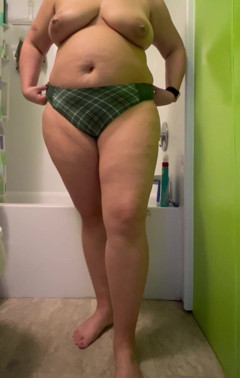 Love2boundsboss: Enjoy Her Curvy Body Bending Over Before You