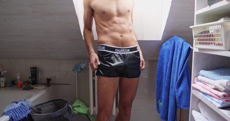 Jerking studs: Mencuba seluar pendek jogging zipper baru saya dan pancutan mani...