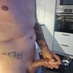 Danny78: Eu brinco com meu pau